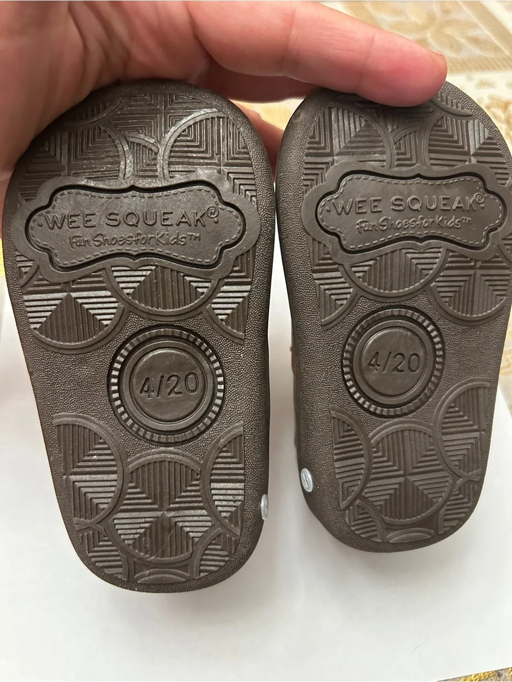 Authentic NWOT Wee Squeak Todfler Velcro Shoes